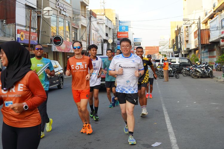 Race photo from Shake Out Run Jabar 10K