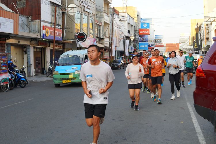 Race photo from Shake Out Run Jabar 10K