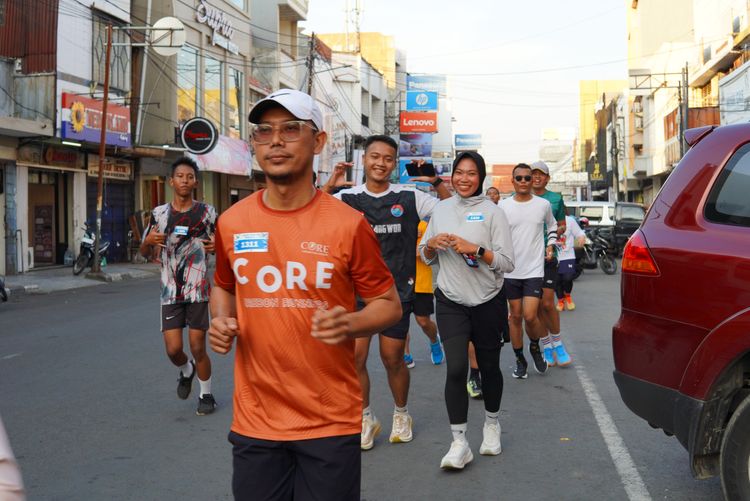 Race photo from Shake Out Run Jabar 10K