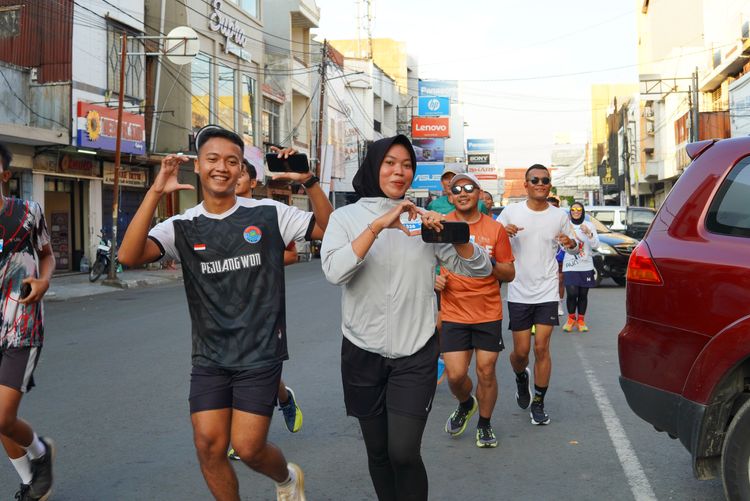 Race photo from Shake Out Run Jabar 10K