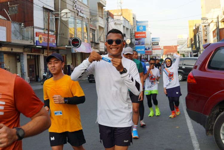 Race photo from Shake Out Run Jabar 10K