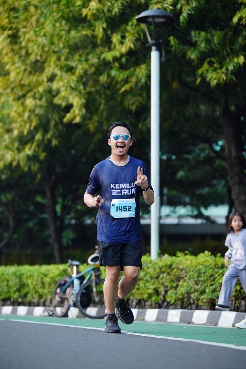 Race photo from KEMLU RUN 2025