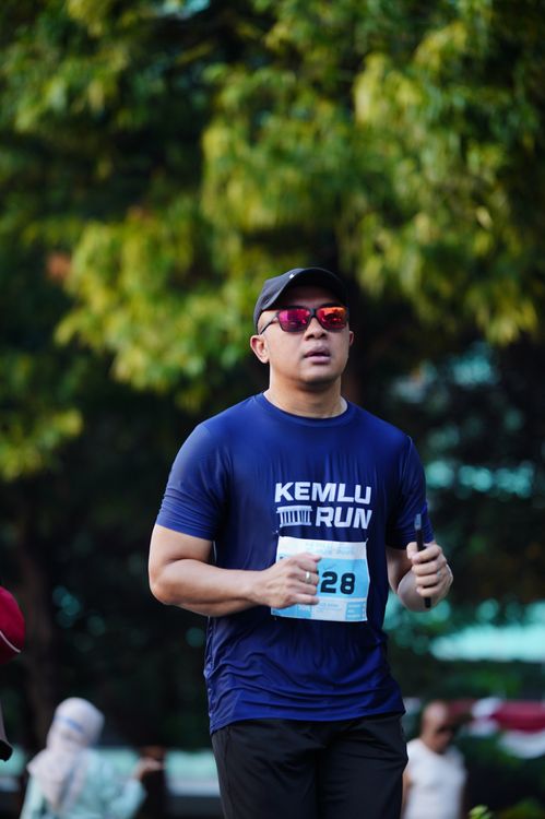 Race photo from KEMLU RUN 2025