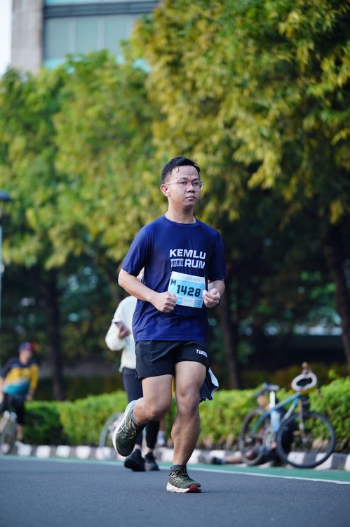 Race photo from KEMLU RUN 2025