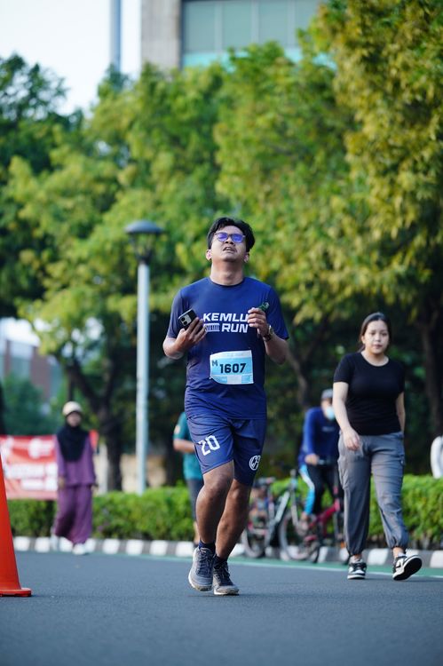 Race photo from KEMLU RUN 2025