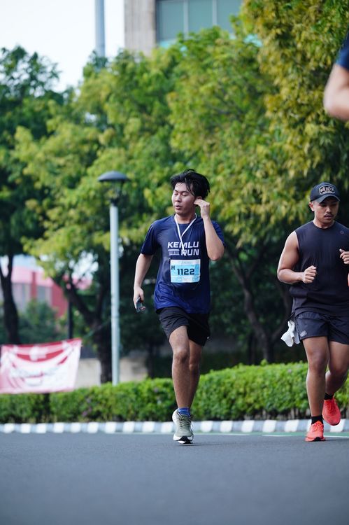 Race photo from KEMLU RUN 2025