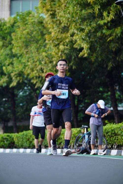Race photo from KEMLU RUN 2025