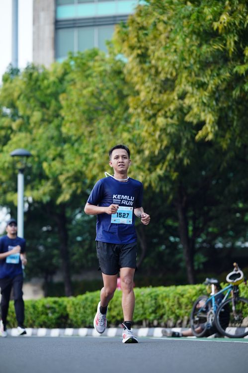 Race photo from KEMLU RUN 2025