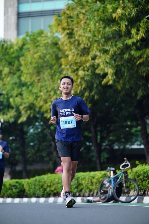 Race photo from KEMLU RUN 2025