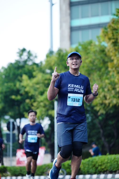 Race photo from KEMLU RUN 2025