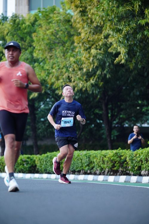 Race photo from KEMLU RUN 2025