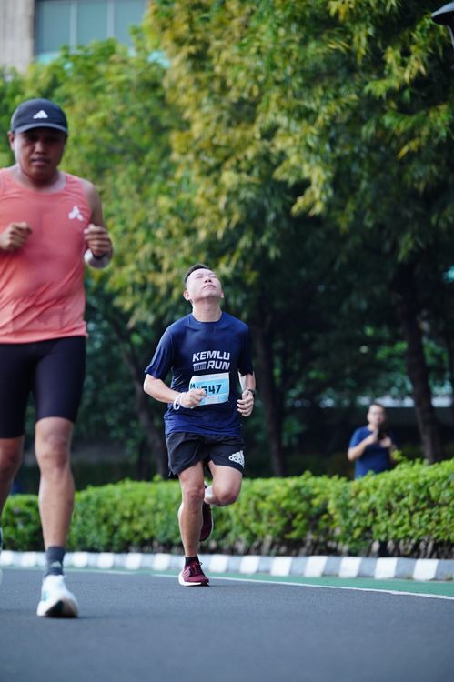 Race photo from KEMLU RUN 2025