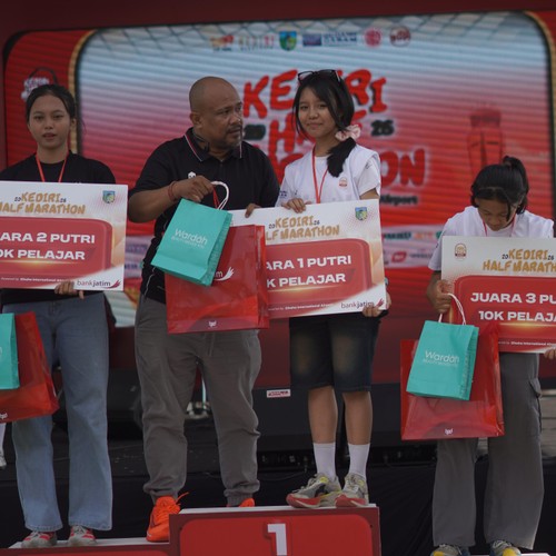 Race photo from KEDIRI HALF MARATHON 2026
