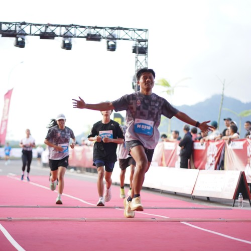 Race photo from KEDIRI HALF MARATHON 2026