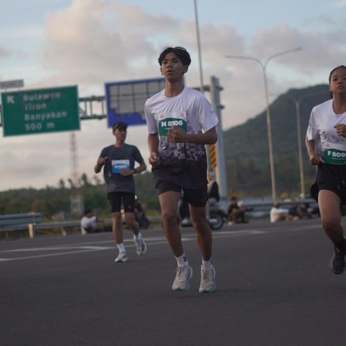 Race photo from KEDIRI HALF MARATHON 2026