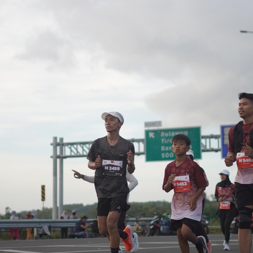 Race photo from KEDIRI HALF MARATHON 2026