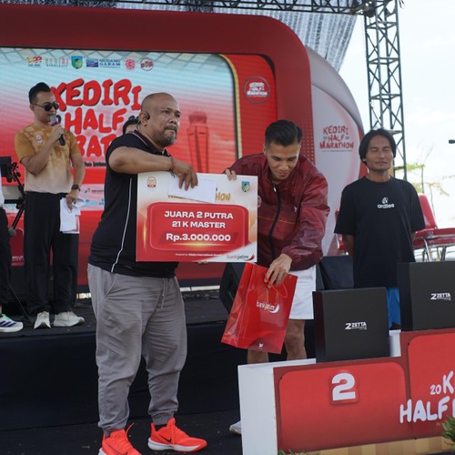 Race photo from KEDIRI HALF MARATHON 2026