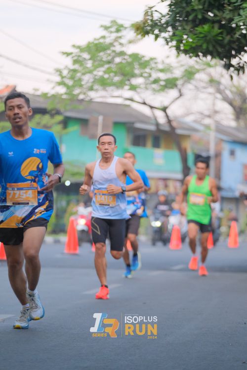 Race photo from Isoplus Run 2024 Surabaya