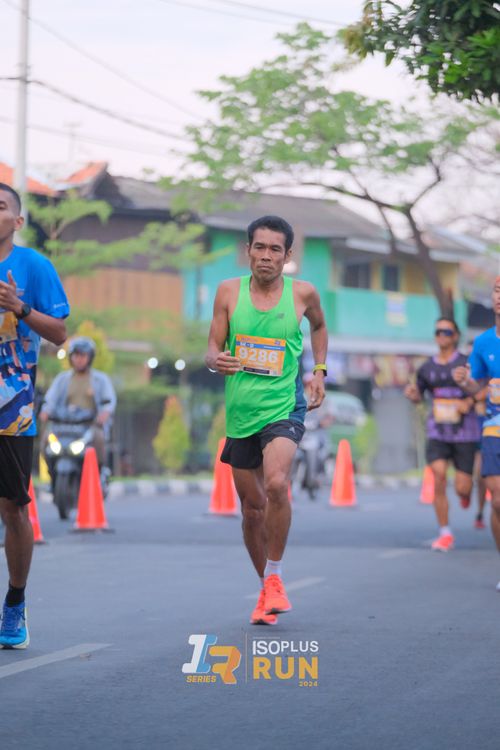 Race photo from Isoplus Run 2024 Surabaya