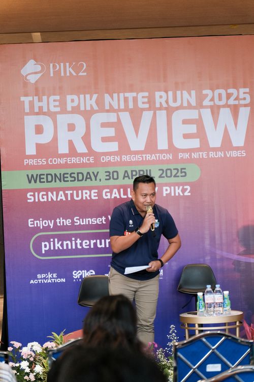 Race photo from PIK NITE RUN VIBES