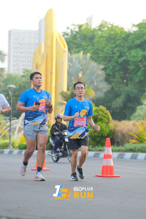 Race photo from Isoplus Run 2024 Surabaya