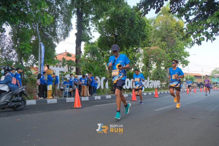 Race photo from Isoplus Run 2024 Surabaya