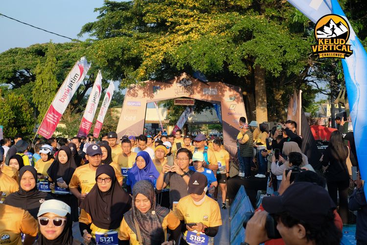 Race photo from Kelud Vertical Challenge 2024