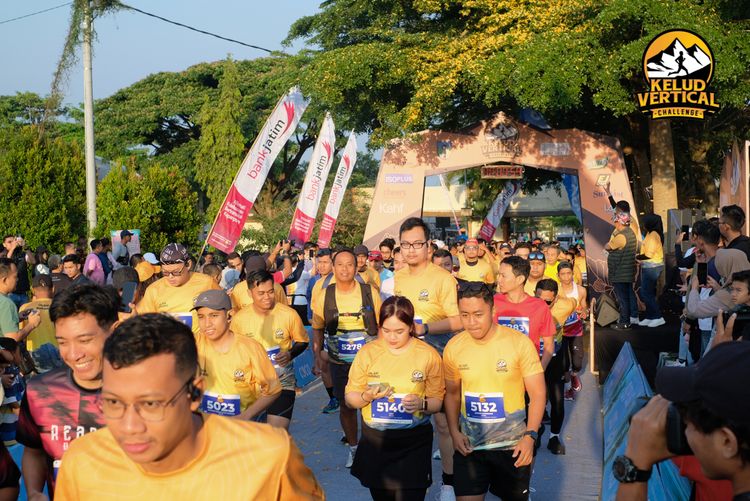 Race photo from Kelud Vertical Challenge 2024