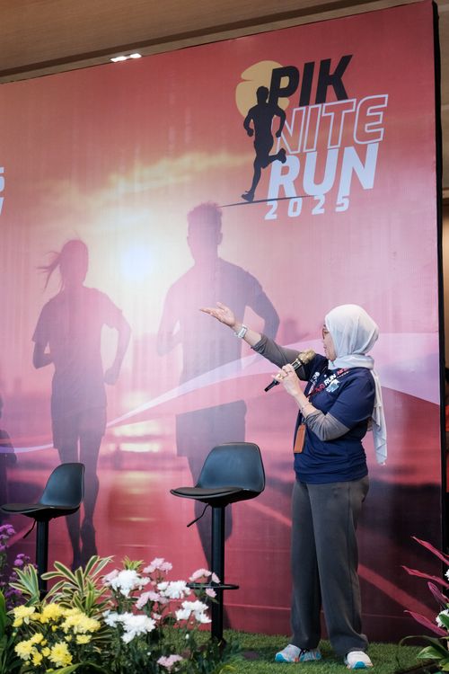 Race photo from PIK NITE RUN VIBES