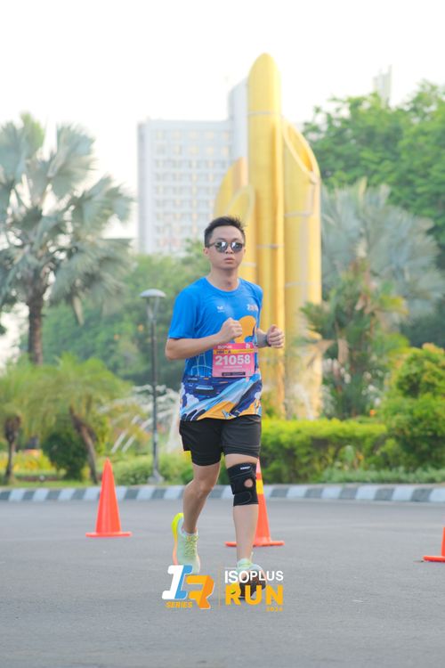 Race photo from Isoplus Run 2024 Surabaya