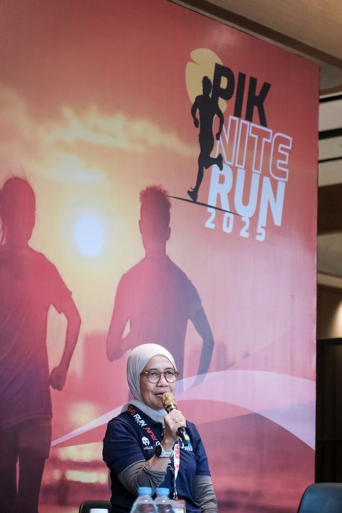 Race photo from PIK NITE RUN VIBES