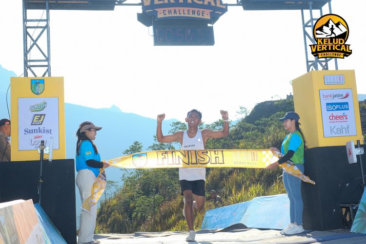 Race photo from Kelud Vertical Challenge 2024