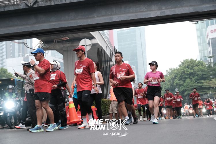 Race photo from ONE RUN 10 K