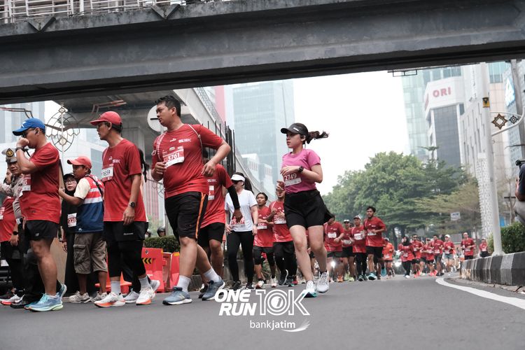 Race photo from ONE RUN 10 K