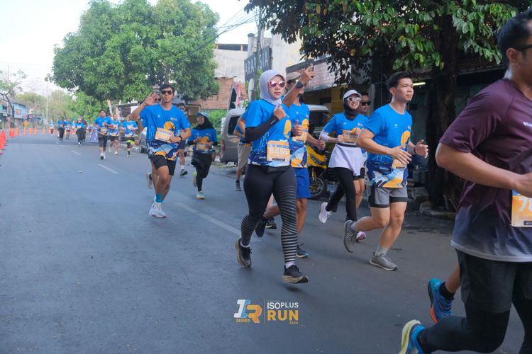 Race photo from Isoplus Run 2024 Surabaya