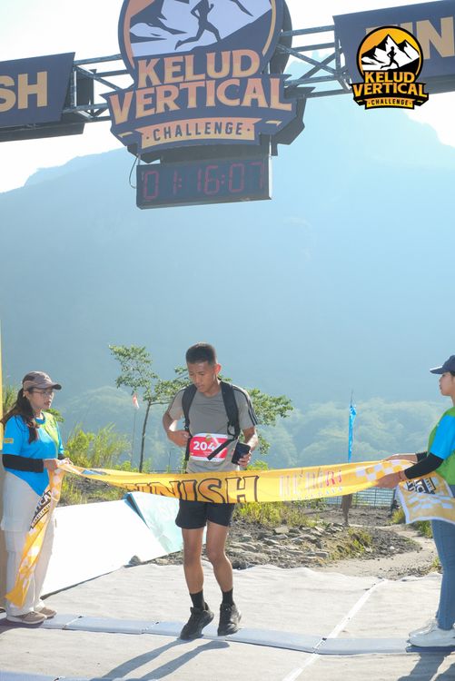 Race photo from Kelud Vertical Challenge 2024
