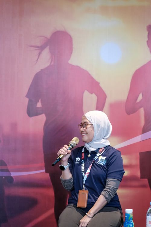 Race photo from PIK NITE RUN VIBES