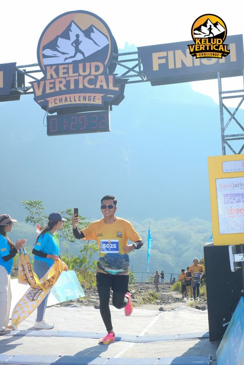 Race photo from Kelud Vertical Challenge 2024