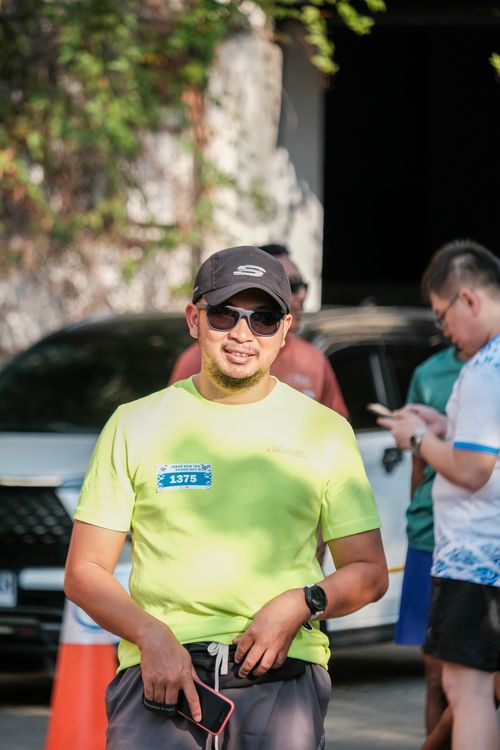 Race photo from Shake Out Run Jabar 10K
