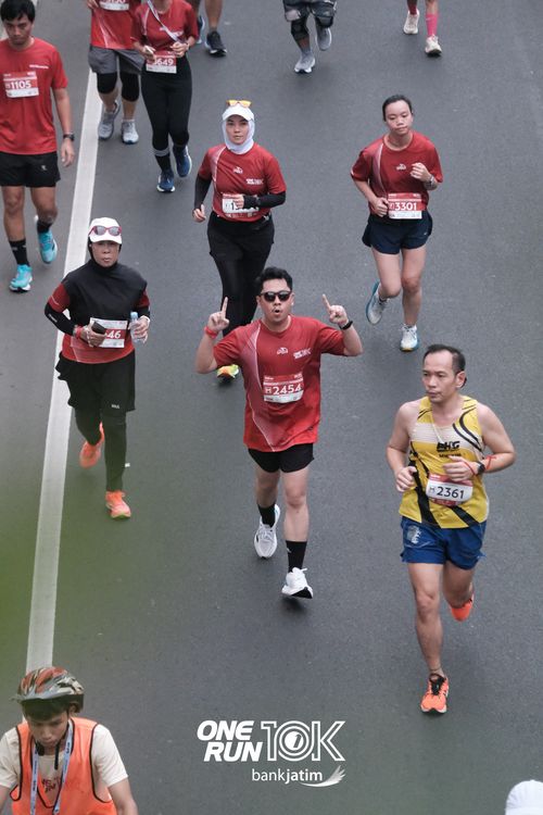 Race photo from ONE RUN 10 K