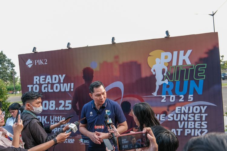 Race photo from PIK NITE RUN VIBES