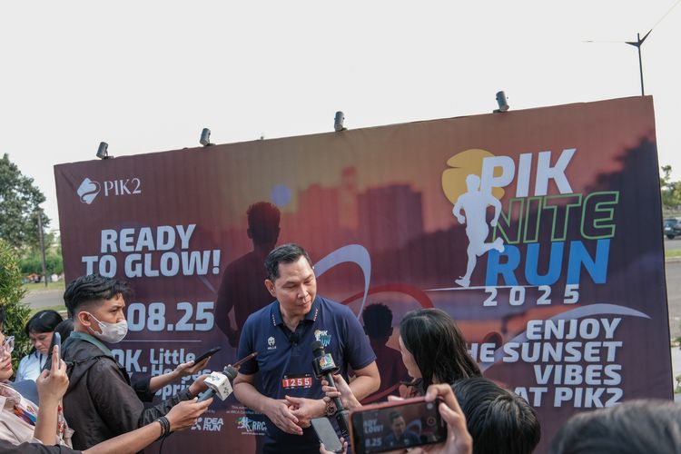 Race photo from PIK NITE RUN VIBES