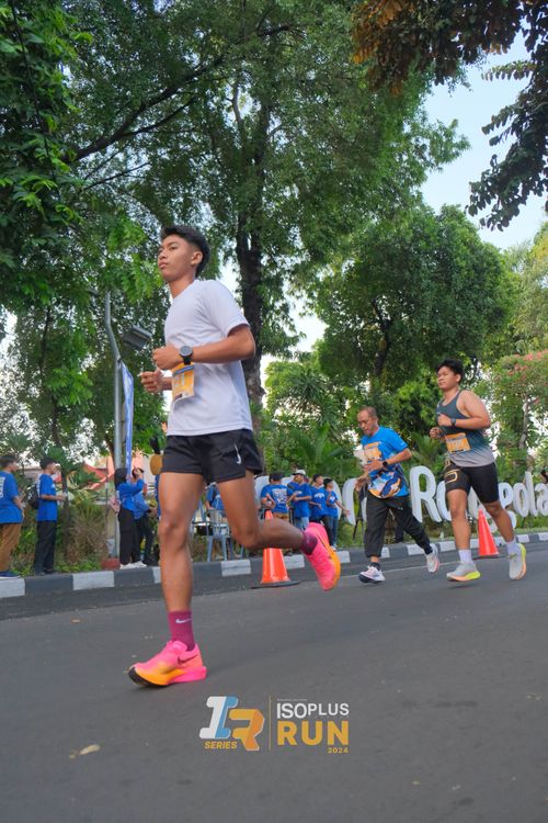 Race photo from Isoplus Run 2024 Surabaya