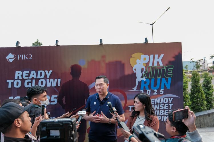 Race photo from PIK NITE RUN VIBES