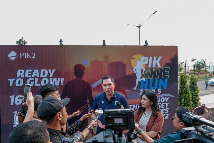 Race photo from PIK NITE RUN VIBES