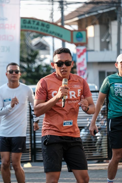 Race photo from Shake Out Run Jabar 10K