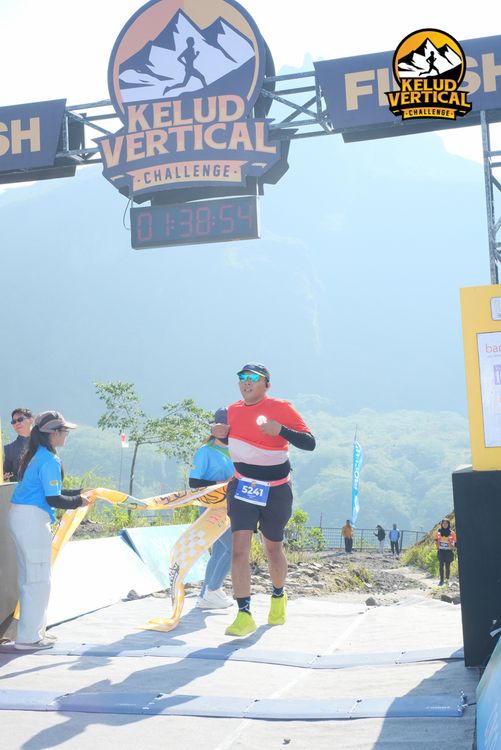 Race photo from Kelud Vertical Challenge 2024