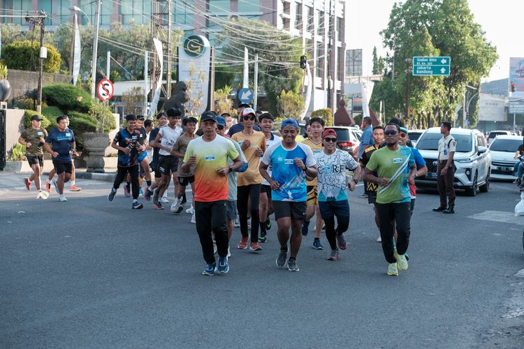 Race photo from Shake Out Run Jabar 10K