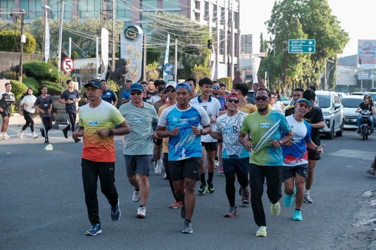 Race photo from Shake Out Run Jabar 10K