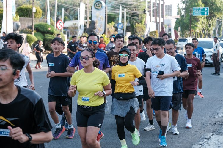 Race photo from Shake Out Run Jabar 10K